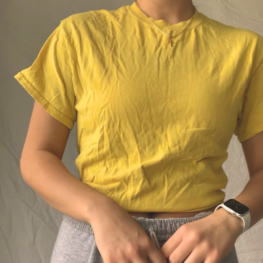 Basic yellow tee🌼